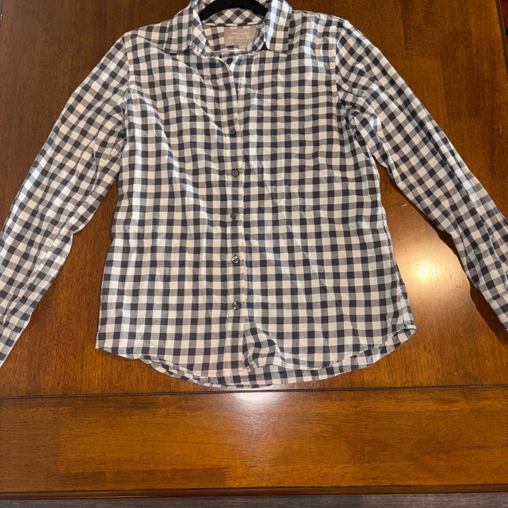 Banana Republic Black and White Checkered collared flannel shirt